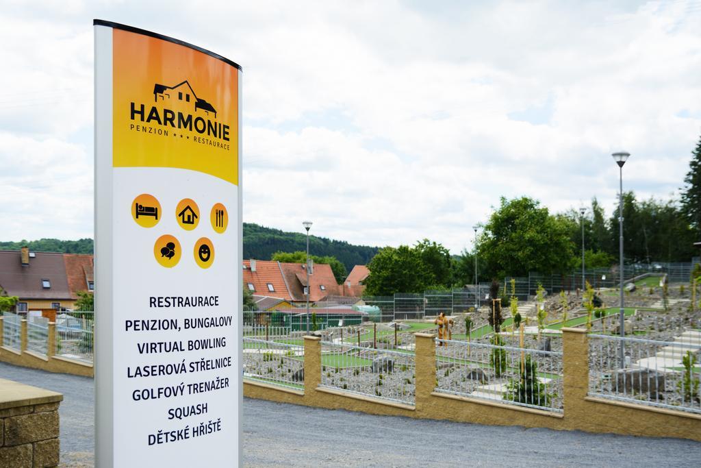 Penzion Harmonie Žlutice エクステリア 写真